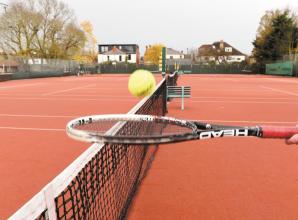 maidhead草坪网球俱乐部希望增加成员数并提议开新泛光灯