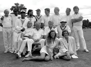 记得什么时候:乔治·贝斯特和克里斯·塔伦特参加了慈善板球比赛
