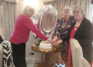 伯纳姆镇妇女协会迎来90岁生日