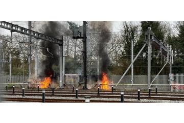 更新:梅登黑德铁路轨道的电气火灾导致延误